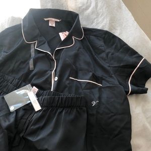 Victoria’s Secret satin short PJ set size XS black/pink